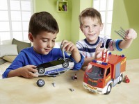 Voller Stolz bauen die Kids ihr Traumauto selbst zusammen.
Foto: djd/Revell Modellbau